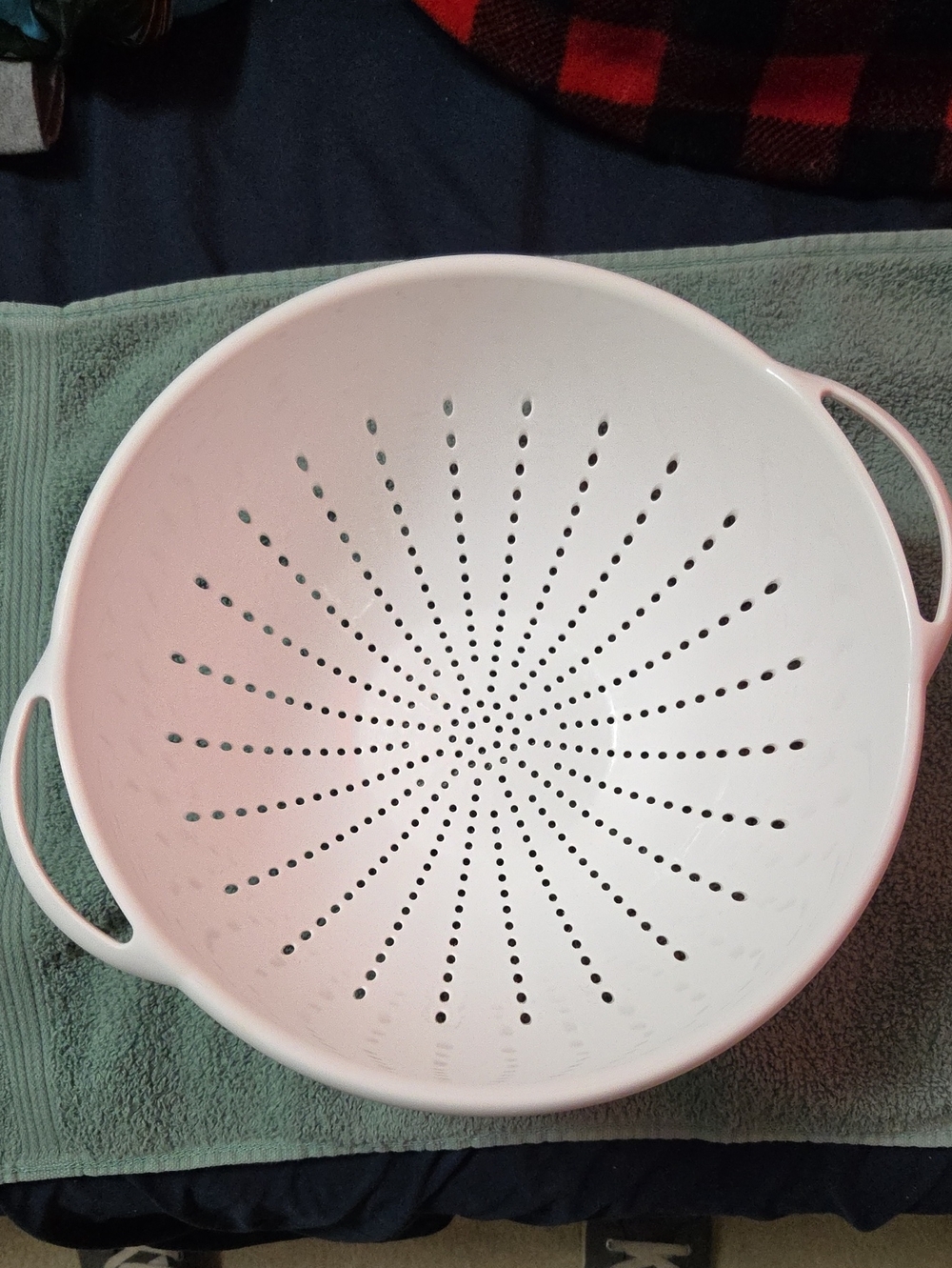 Source Unknown White Plastic Kitchen Colander with Side Handles